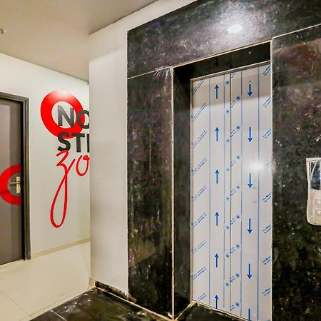 Super Collection O Le Noida Hotel Near Sector 76 Metro Station Eksteriør bilde