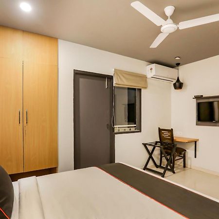 Super Collection O Le Noida Hotel Near Sector 76 Metro Station Eksteriør bilde