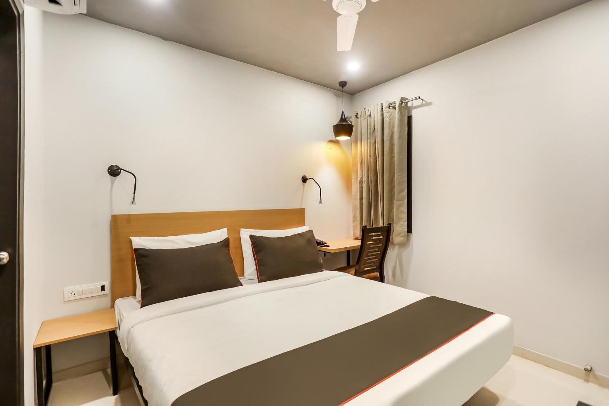 Super Collection O Le Noida Hotel Near Sector 76 Metro Station Eksteriør bilde